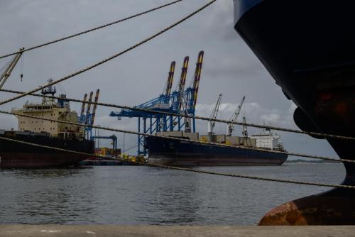 [Non sélectionnée] Le quai Sud du port vu depuis le quai Ouest.