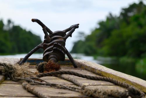 [Non sélectionnée]  Bateau sur la lagune