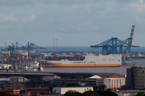 [Non sélectionnée] Une partie des infrastructures du port vue depuis le quartier du Plateau