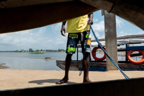 Embarquement imminent à la gare de pinasse d'Adjahui